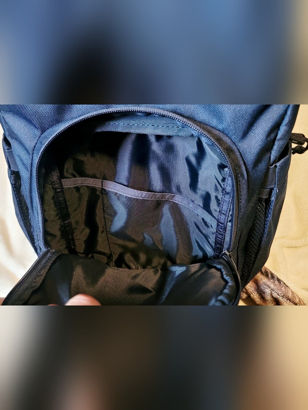 New (R)evolution 9L Navy Sidekick United by Blue Compact Day Pack / Backpack - Picture 6 of 7